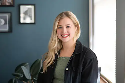 Makenzi L | Sr. UI/UX Designer Makenzi L | Sr. UI/UX Designer